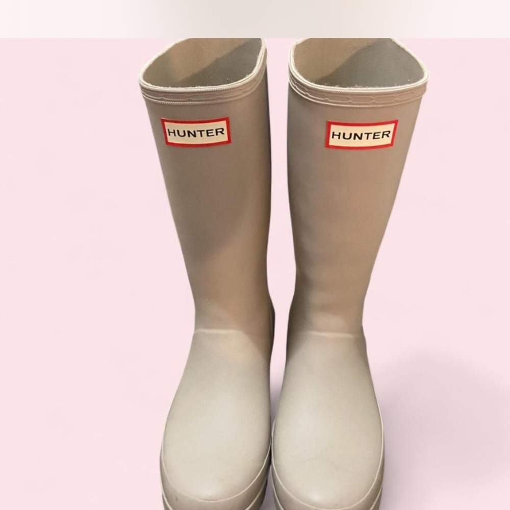 Hunter Tall Rubber Rain Boots in Light Gray